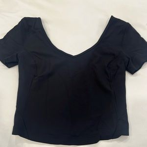 Lululemon cropped fitted dance tshirt, black, size 4, never worn!